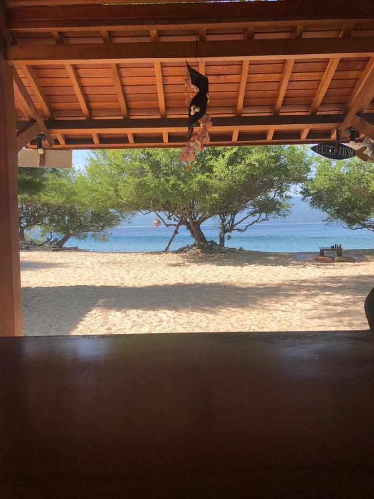 Biru Meno Beach Bungalows Gili Meno Extérieur photo